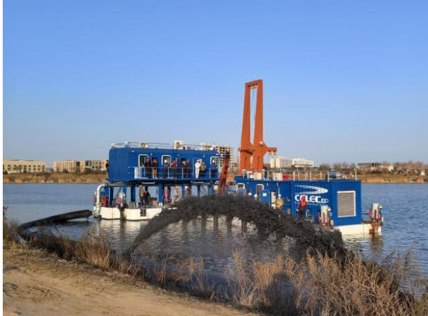 Место проведения работ по очистке водохранилища земснарядом.